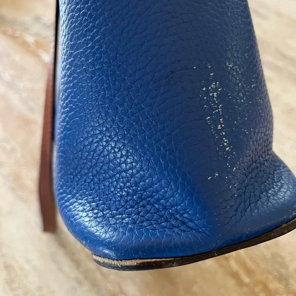 Dooney &Bourke purse, royal blue, great condition. - Picture 5 of 5